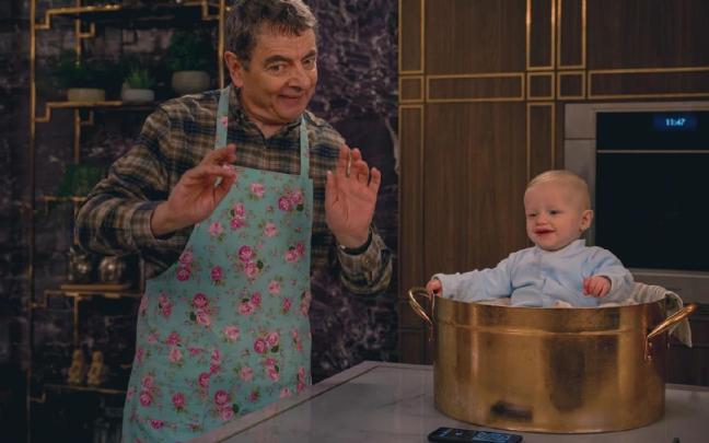 Rowan Atkinson en una escena de la serie ‘El hombre contra el bebé’