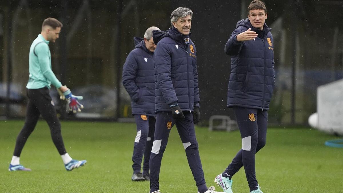 Imanol, junto a Jon Ansotegi durante un entrenamiento. / RUBEN PLAZA