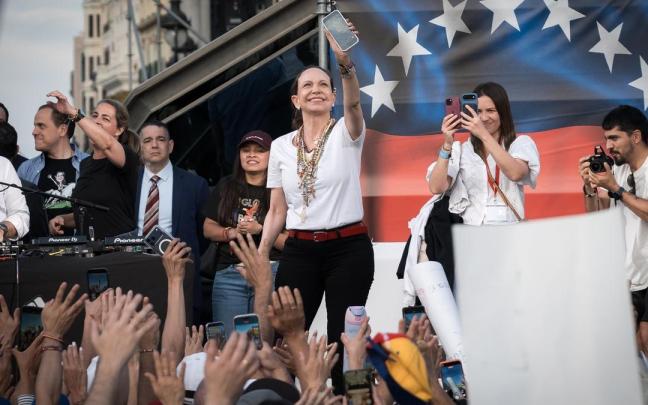 La líder opositora venezolana, María Corina Machado, durante un encuentro con la diáspora venezolana, en la Puerta del Sol, a 18 de abril de 2026.
