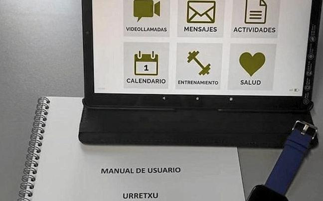 Tableta, eskumuturrekoa eta gidaliburua. | ARGAZKIA: A.Z.