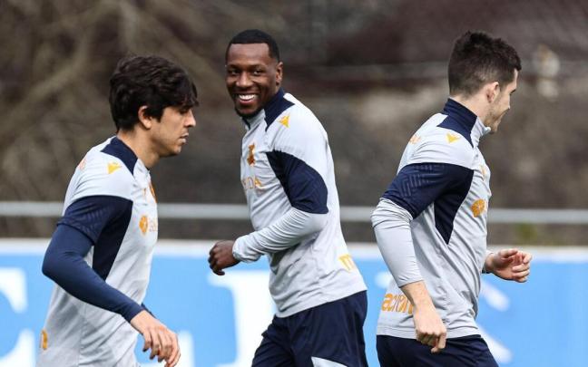 Sheraldo Becker, en el entrenamiento de este miércoles en Zubieta. / R.S.