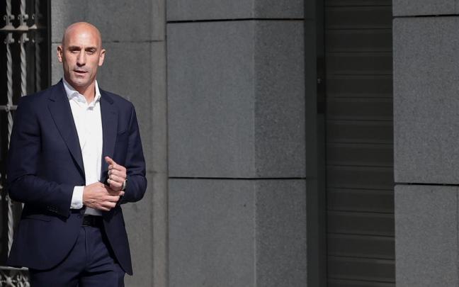 El expresidente de la Real Federación Española de Fútbol (RFEF) Luis Rubiales, a su llegada a declarar este viernes como investigado por presunta agresión sexual y coacciones en relación al beso que le dio a la jugadora Jenni Herm