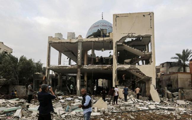 Una mezquita destruida en los ataques de Israel sobre Gaza.