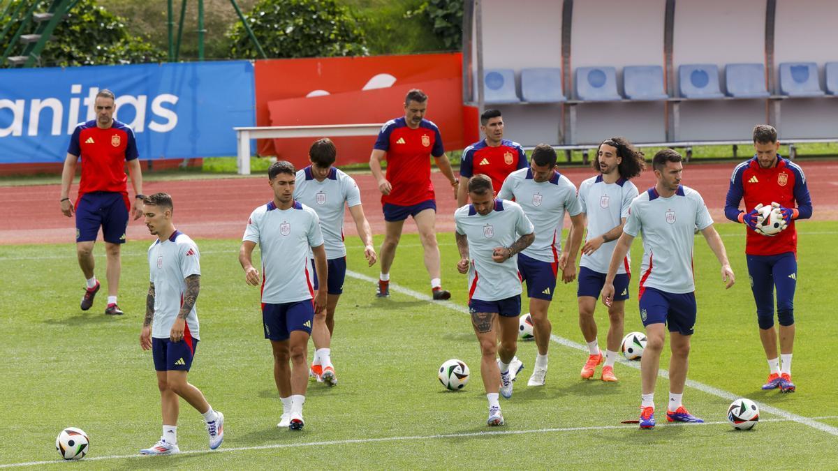 Entrenamiento este viernes de la selección española.