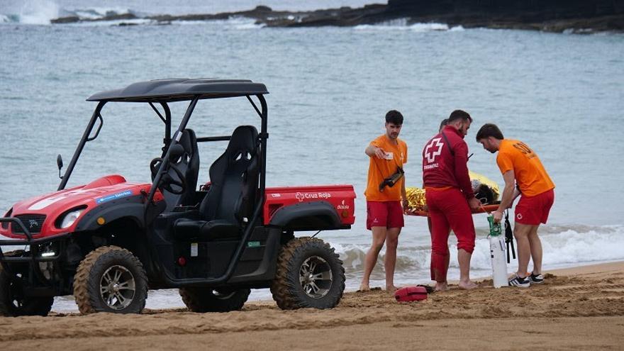 Recursos de emergencias desplegados en el arenal de Mendexa