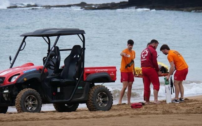 Recursos de emergencias desplegados en el arenal de Mendexa
