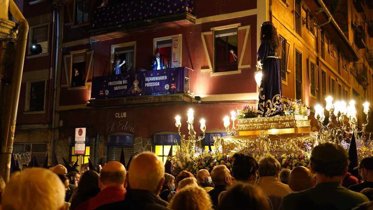 Imagen tomada el pasado año en el transcurso de la Procesión del Nazareno a su paso por la calle Cortes.