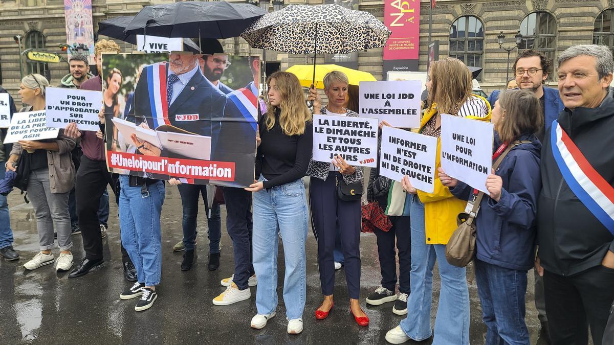 Protesta de algunos trabajadores del diario 'Journal du Dimanche'.