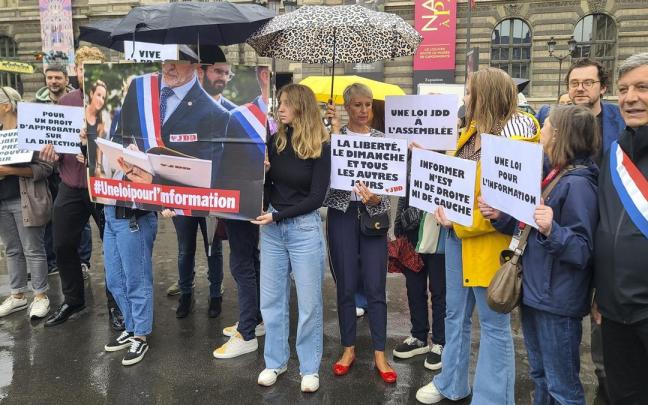 Protesta de algunos trabajadores del diario 'Journal du Dimanche'.