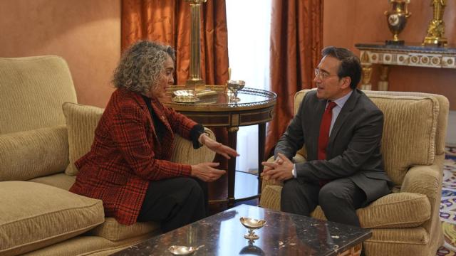 La vicelehendakari y consejera de Cultura y Política Lingüística, Ibone Bengoetxea, y el ministro de Asuntos Exteriores, Unión Europea y Cooperación, José Manuel Albares.