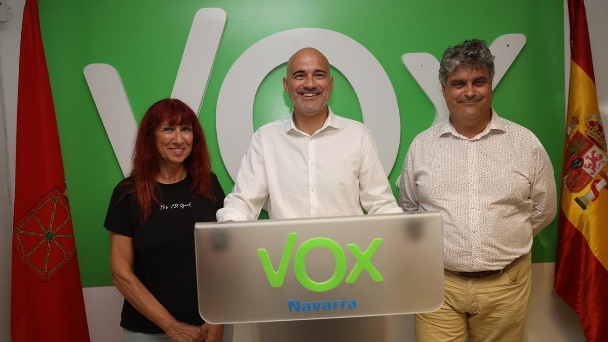 (I-d) Maite Nosti, Eduardo Gutiérrez de Cabiedes y José María García.