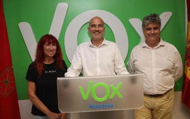 (I-d) Maite Nosti, Eduardo Gutiérrez de Cabiedes y José María García.