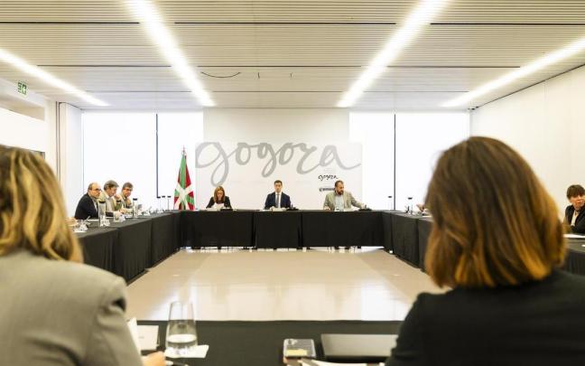 Imanol Pradales preside la reunión del Consejo de Dirección de Gogora.