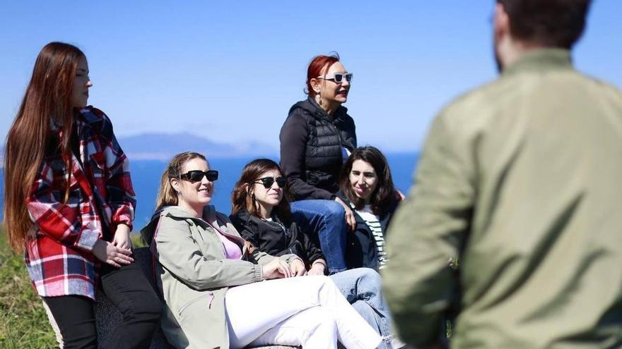 Alba García comienza la jornada de reflexión paseando con su equipo y amigos