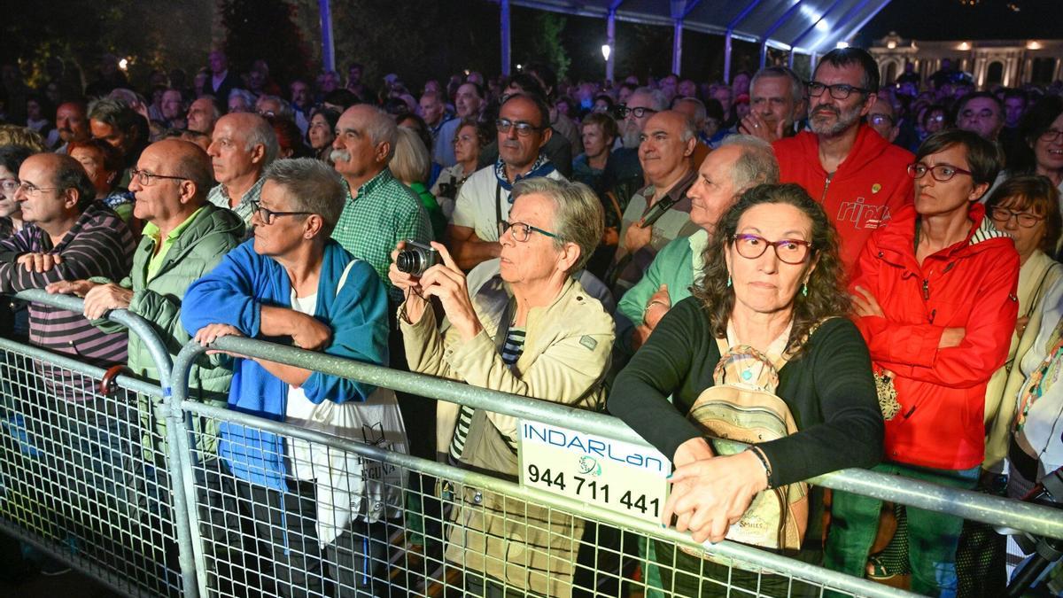 Los supervivientes de Los Pekenikes convencieron en la clausura musical de Aste Nagusia en La Pérgola