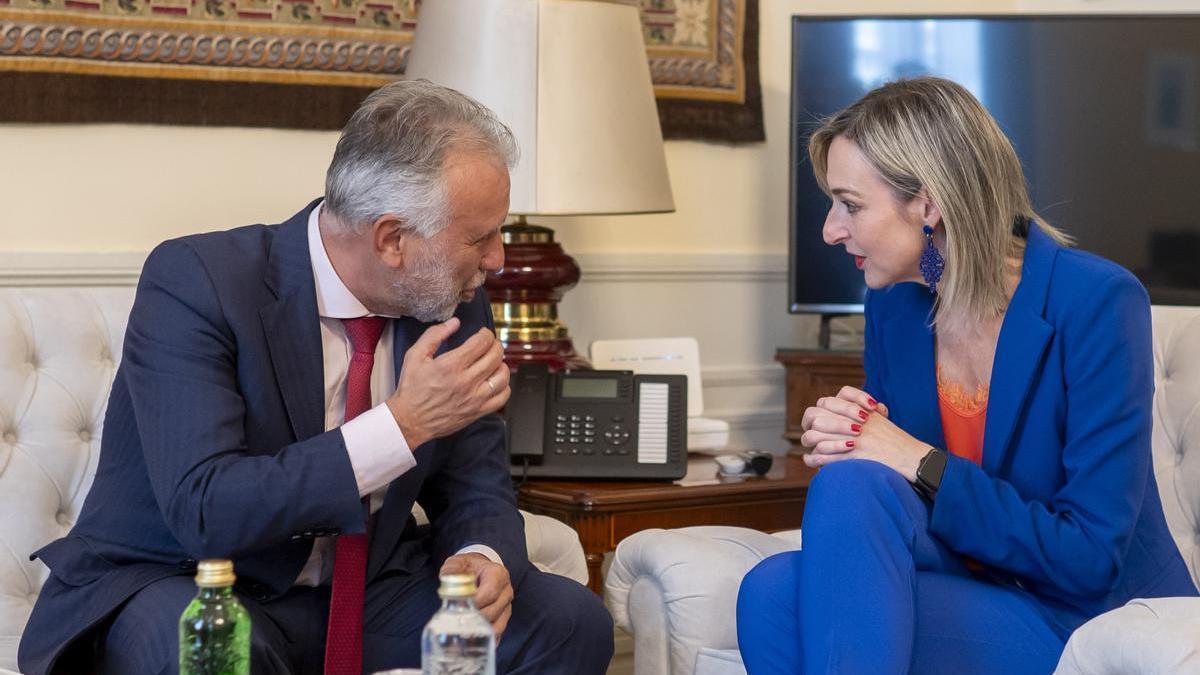 El ministro Torres, y la consejera Ubarretxena durante una reunión reciente en el Ministerio.