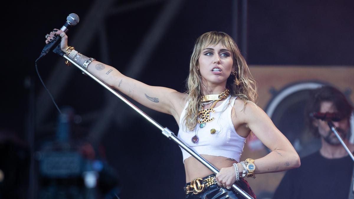 Miley Cyrus en el Glastonbury Festival de 2019