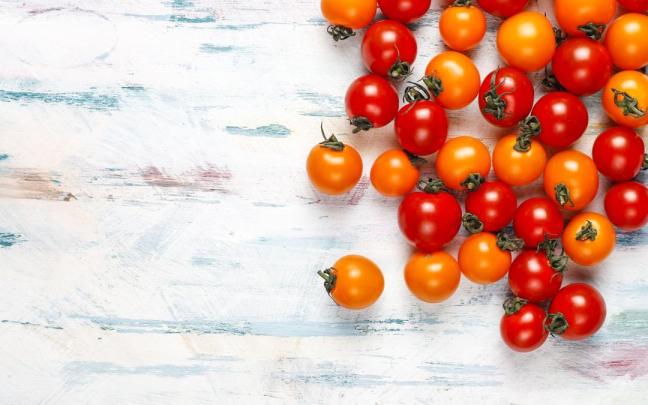 Los tomates cherry aportan beneficios a la salud visual.