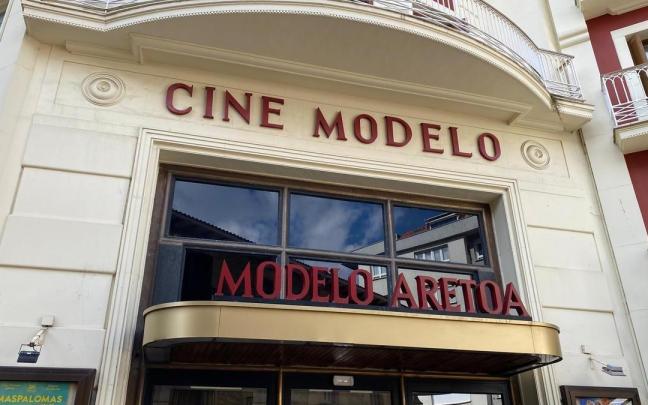 Exterior del Cine Modelo de Zarautz.