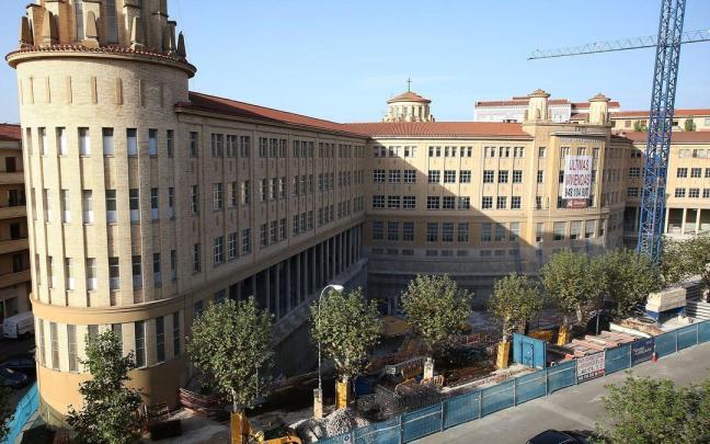 Los trabajos han comenzado en la parcela donde se levantará el parking y las viviendas libres. Los trabajos han comenzado en la parcela donde se levantará el parking y las viviendas libres.