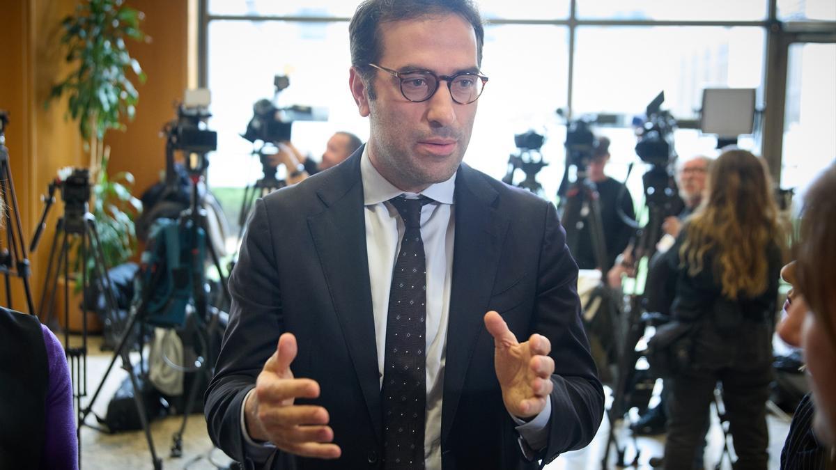 El ministro de Economía, Comercio y Empresa, Carlos Cuerpo, atiende a los medios de comunicación.
