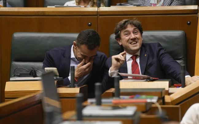 Eneko Andueza, en un momento de la sesión en la Cámara vasca