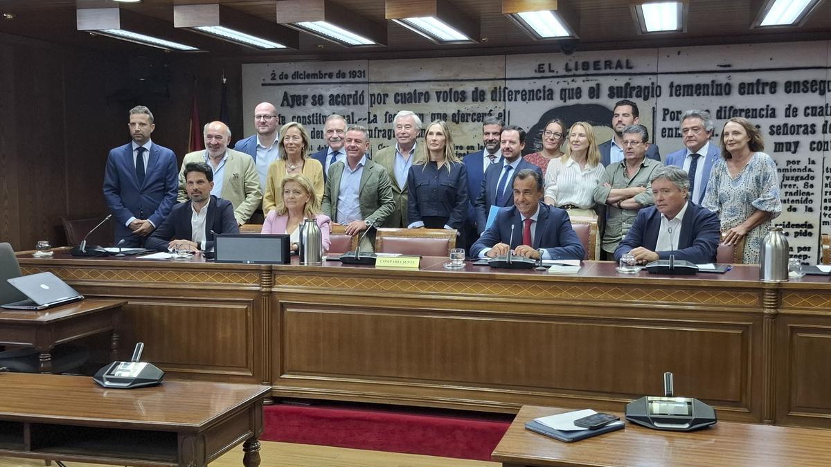 Senadores del PP, hoy junto a la silla vacía de Fernando Grande-Marlaska.