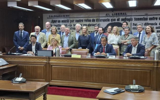 Senadores del PP, hoy junto a la silla vacía de Fernando Grande-Marlaska.