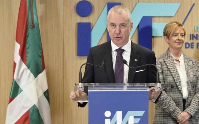 Urkullu, junto a Arantxa Tapia en el acto de inauguración de las nuevas oficinas del Instituto Vasco de Finanzas.