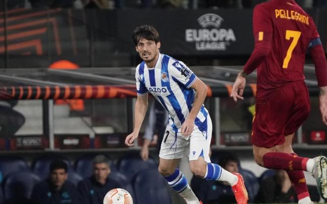 David Silva, durante el Real Sociedad-Roma de la Europa League, jugado en Anoeta en marzo de 2023. / RUBEN PLAZA