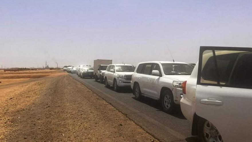 Un convoy diplomático abandonando Jartum.