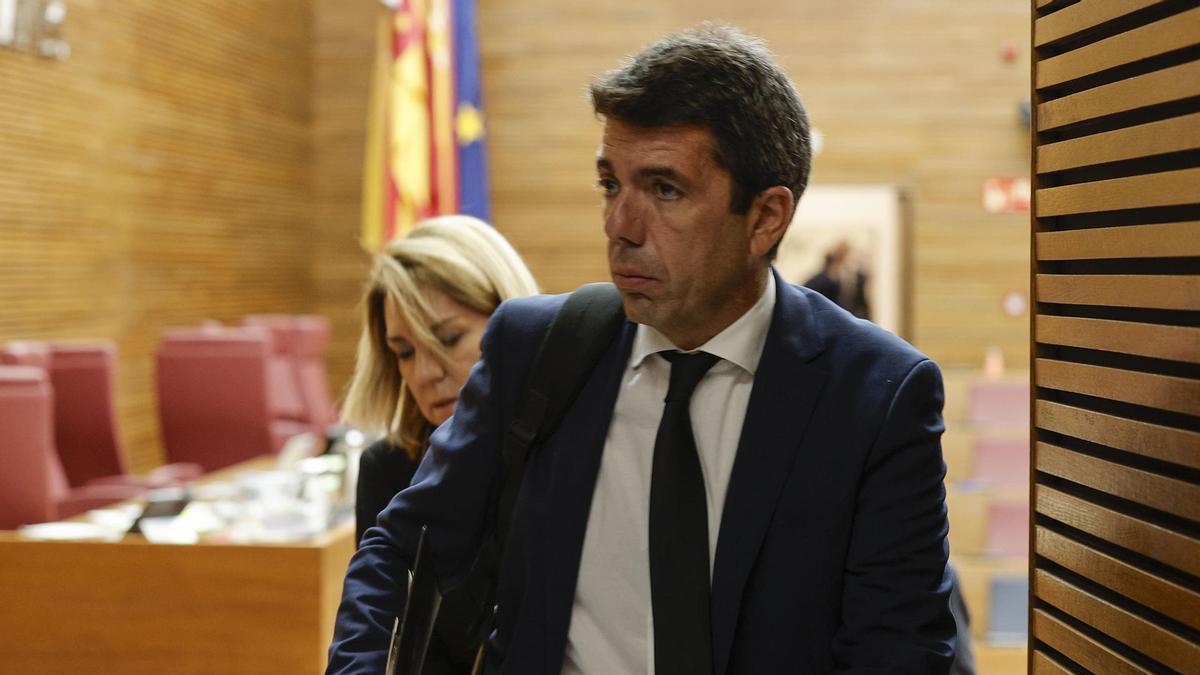 El president de la Generalitat, Carlos Mazón, comparece ante Les Corts.