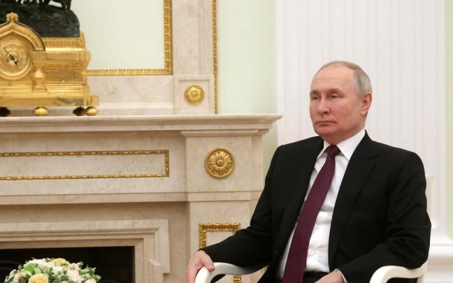 La Corte Penal Internacional ha emitido una orden de arresto contra Putin como presunto responsable de la deportación de niños ucranianos. La Corte Penal Internacional ha emitido una orden de arresto contra Putin como presunto responsable de la deportación de niños ucranianos.