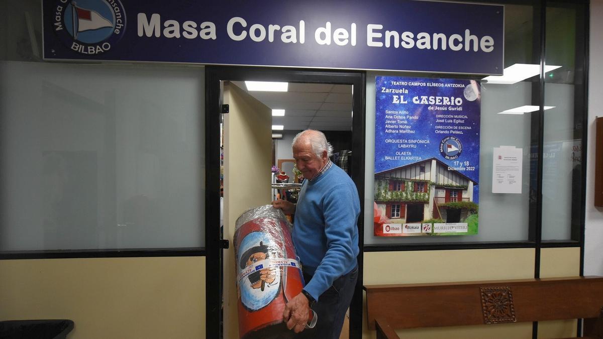 El director técnico de la Masa Coral del Ensanche, Toño Rodríguez.