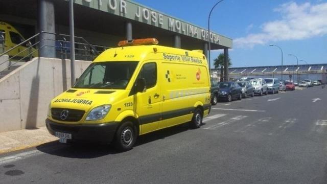 El joven fue trasladado en estado grave al hospital José Molina Orosa de Lanzarote.