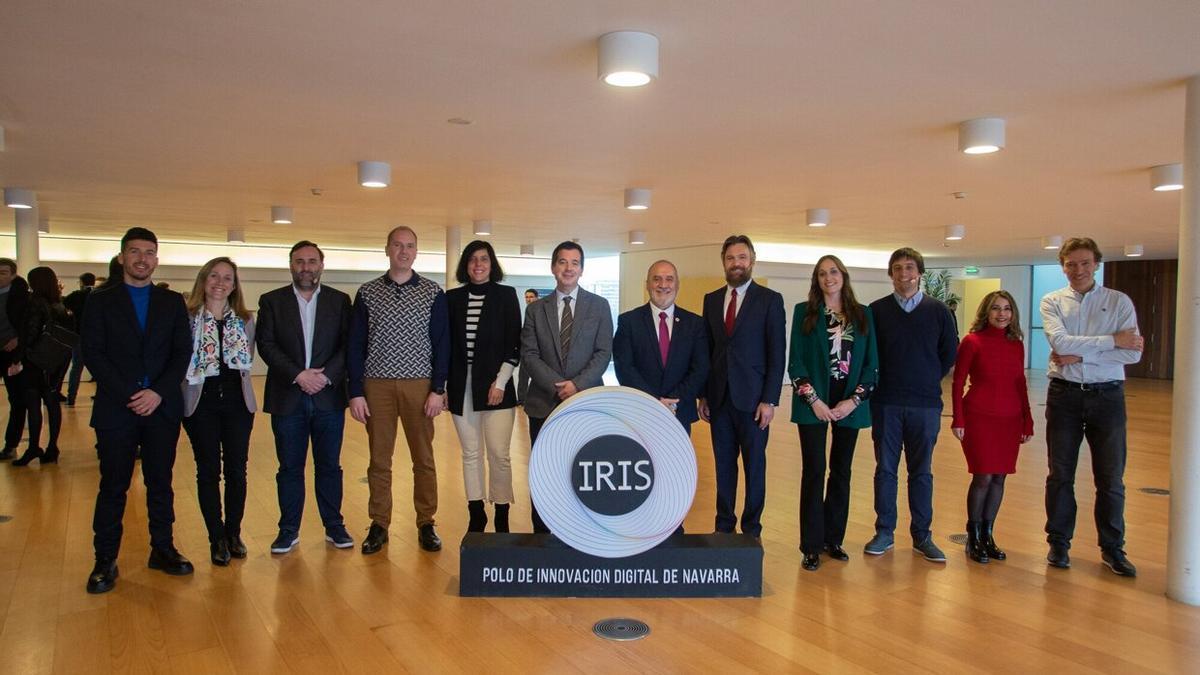 (Izda-dcha) Jordi Llinares, Eva Fontecha, Fernando Baztán, Iñaki Pinillos, Uxue Itoiz, Mikel Irujo, Juan Cruz Cigudosa, Diego Garrido, Andrea Urrecho, Mikel Hernáez, Nancy Tarjenian y Antonio López.