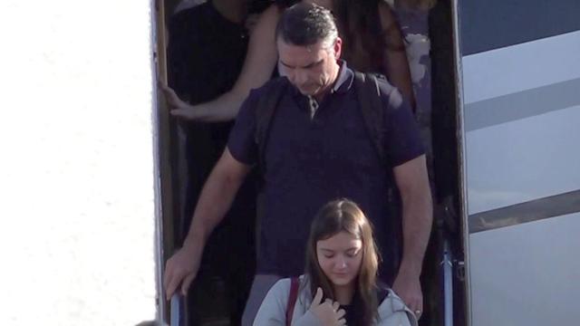 Captura de vídeo que muestra a Flávio Bolsonaro llegando al Aeropuerto de Miami-Opa Locka.