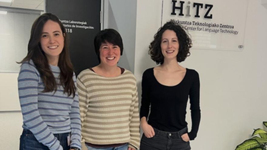 De izquierda a derecha, Amaia Murillo, Olatz Perez de Viñaspre y Naiara Perez, autoras del trabajo