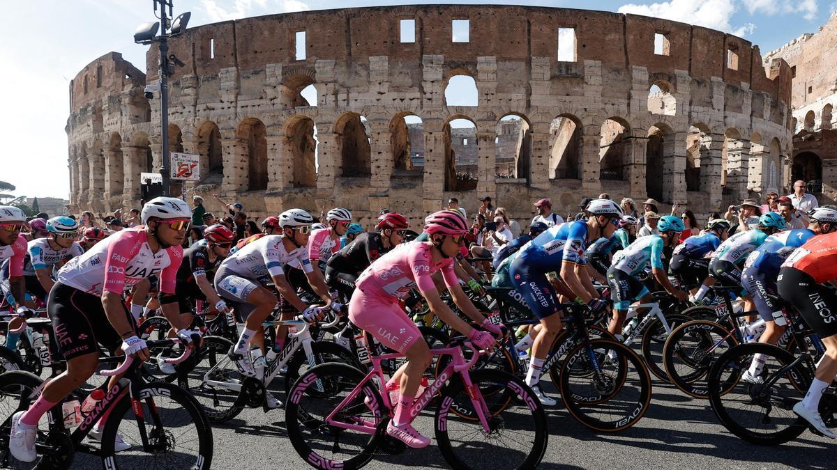 Tadej Pogacar, a su entrada a Roma como vencedor del Giro.