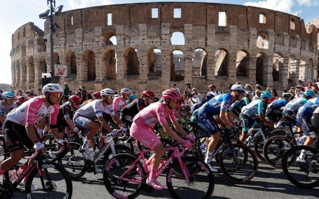 Tadej Pogacar, a su entrada a Roma como vencedor del Giro.