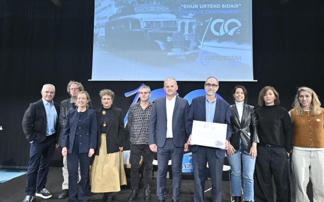 Representes institucionales y de la empresa se sumaron a una cita que sirvió de marco a la presentación del ciclo del centenario de la compañía de autobuses.