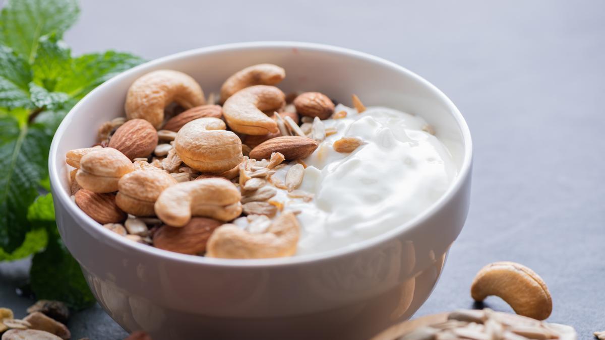 Yogur con frutos secos.