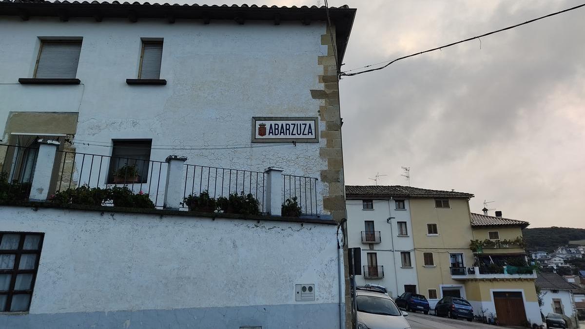 Vista de una calle de Abárzuza.