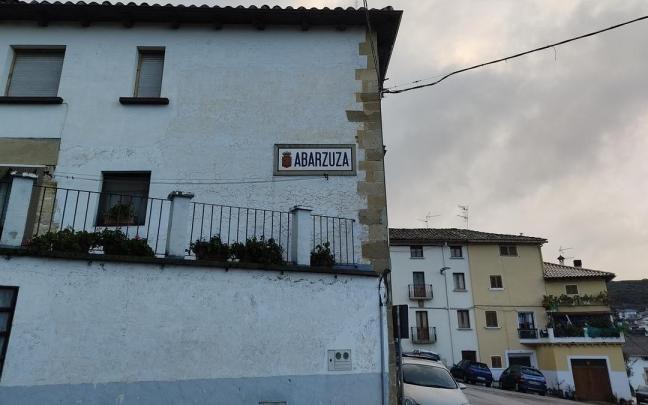 Vista de una calle de Abárzuza.