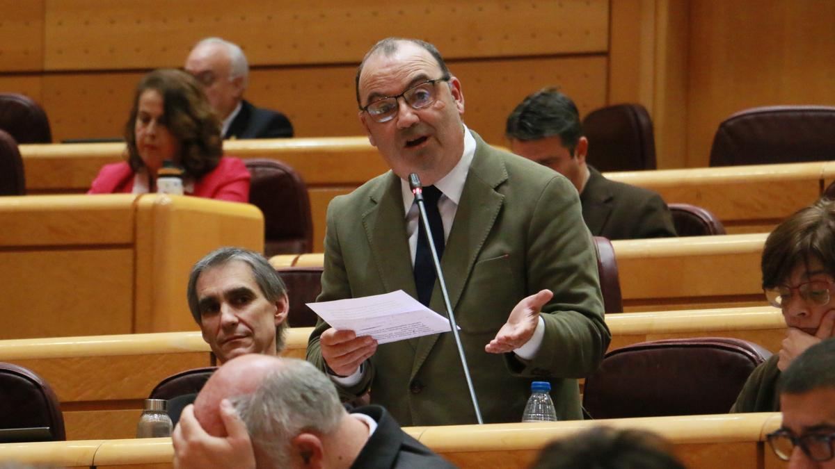 El senador del PNV, Luke Uribe-Etxebarria