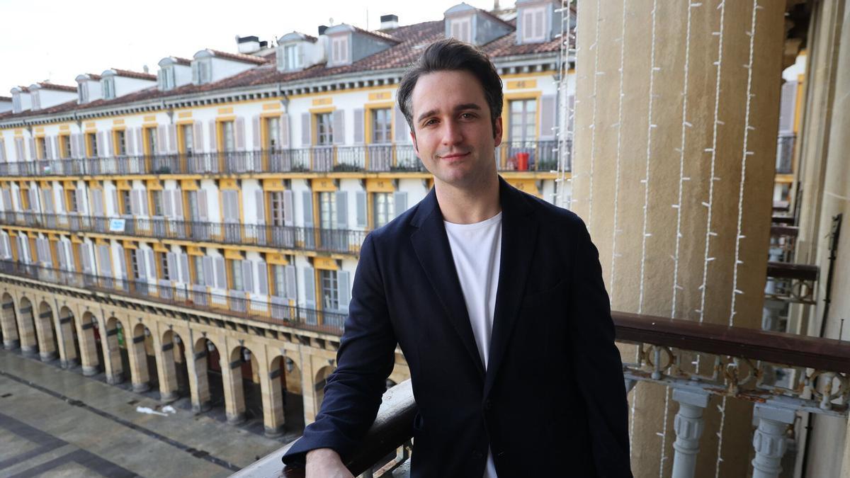 Xabier Anduaga durante la presentación de los actos de la Tamborrada.	]