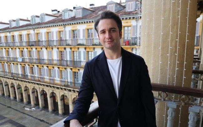 Xabier Anduaga durante la presentación de los actos de la Tamborrada.	]