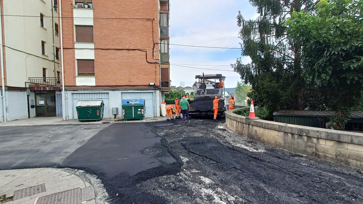 El asfaltado de varias calles busca mejorar la seguridad y la comodidad de los vecinos del municipio.