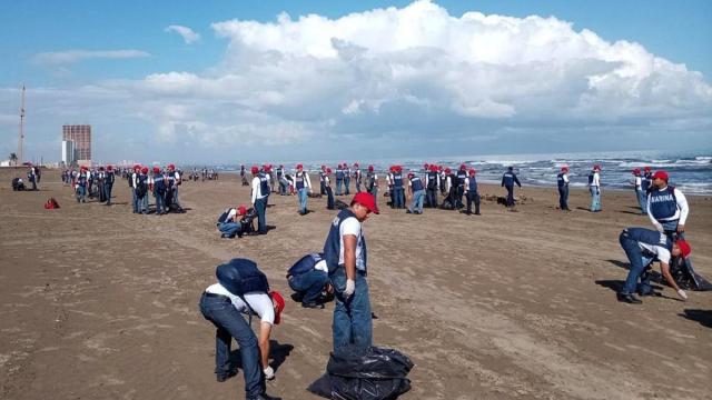Un derrame de hibrocarburos en el Golfo de México deja más de 825 toneladas de residuos