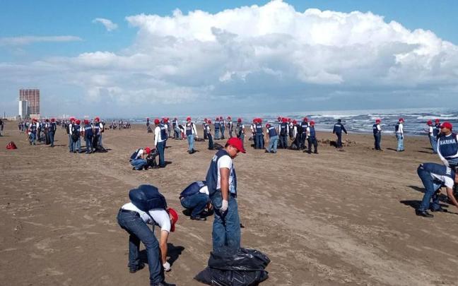 Un derrame de hibrocarburos en el Golfo de México deja más de 825 toneladas de residuos